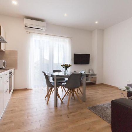 Apartments Lusani สปลิท ภายนอก รูปภาพ