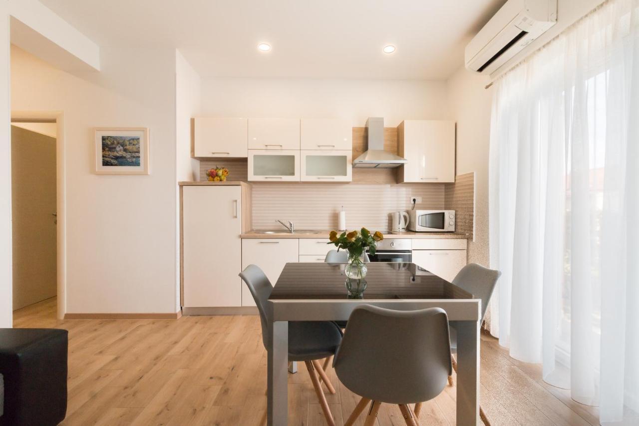 Apartments Lusani สปลิท ภายนอก รูปภาพ