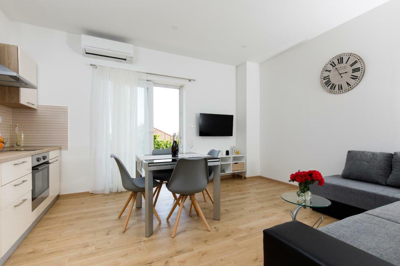 Apartments Lusani สปลิท ภายนอก รูปภาพ
