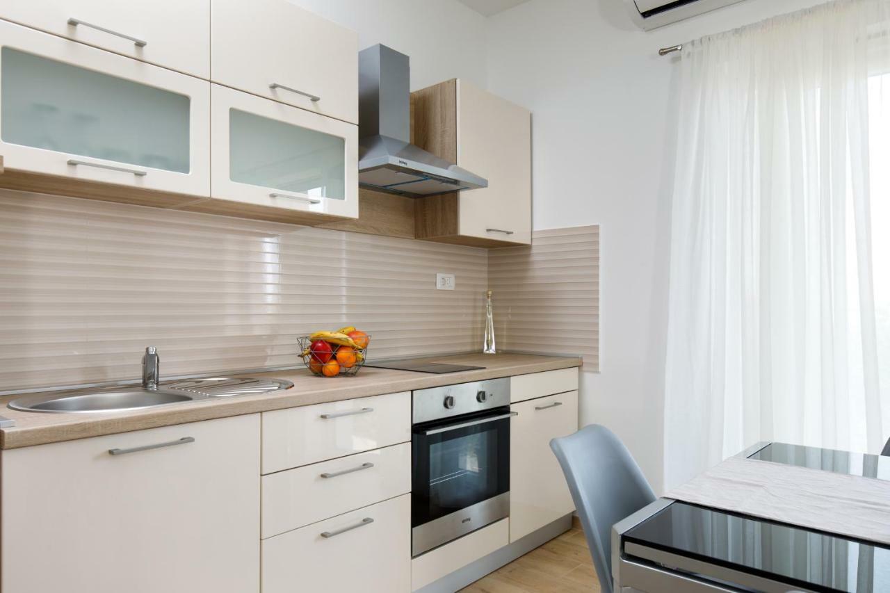 Apartments Lusani สปลิท ภายนอก รูปภาพ
