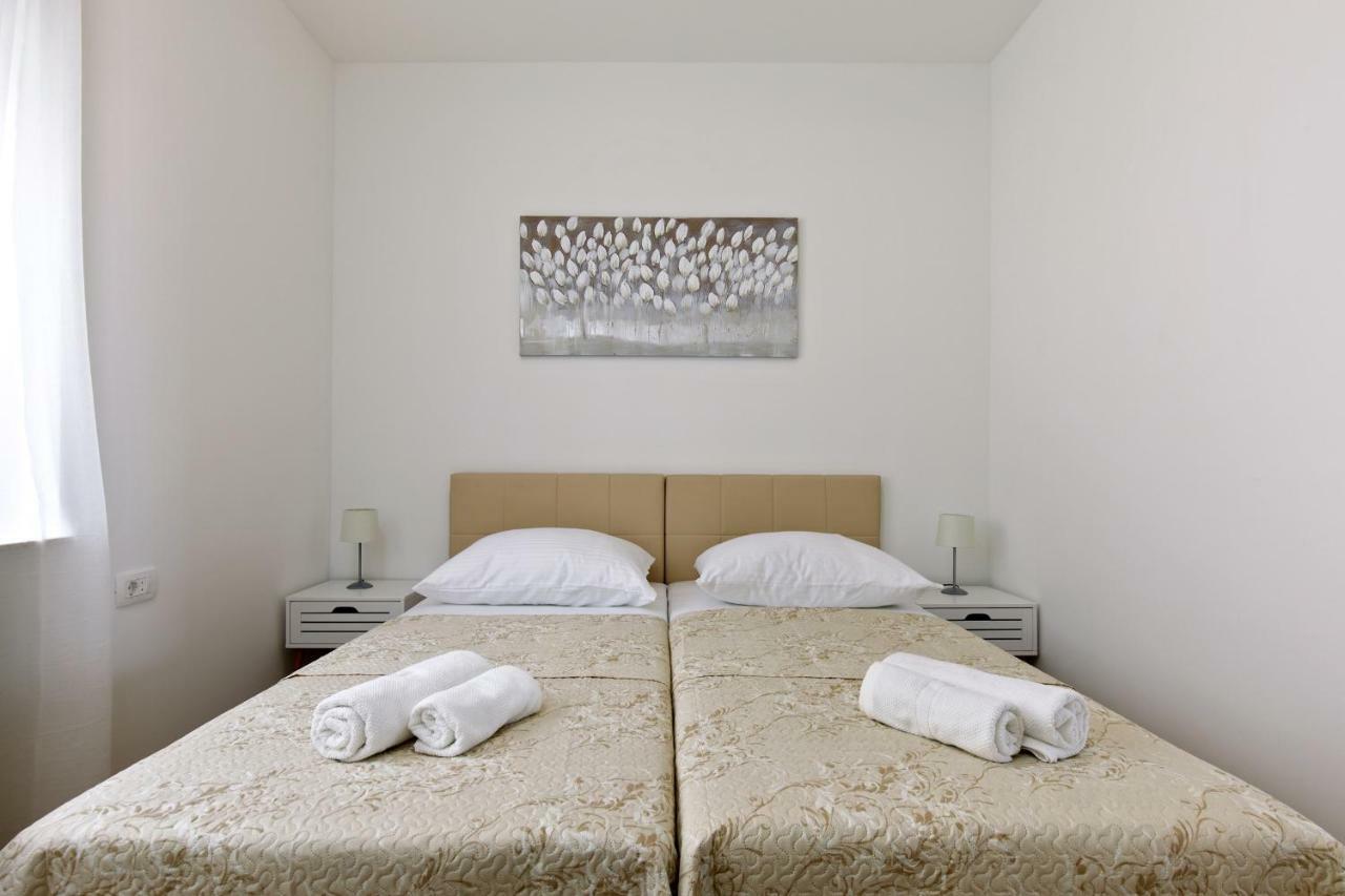 Apartments Lusani สปลิท ภายนอก รูปภาพ