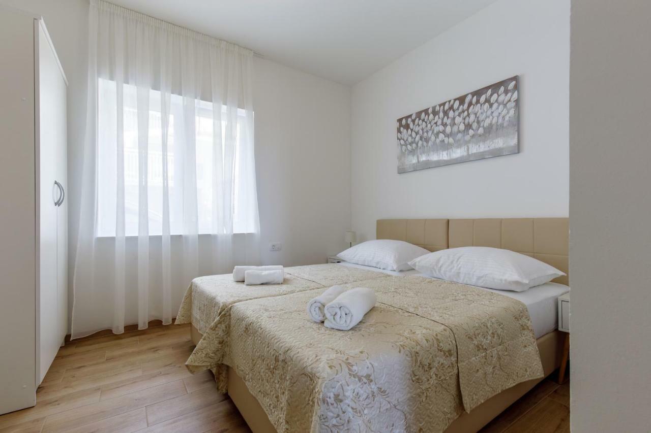 Apartments Lusani สปลิท ภายนอก รูปภาพ