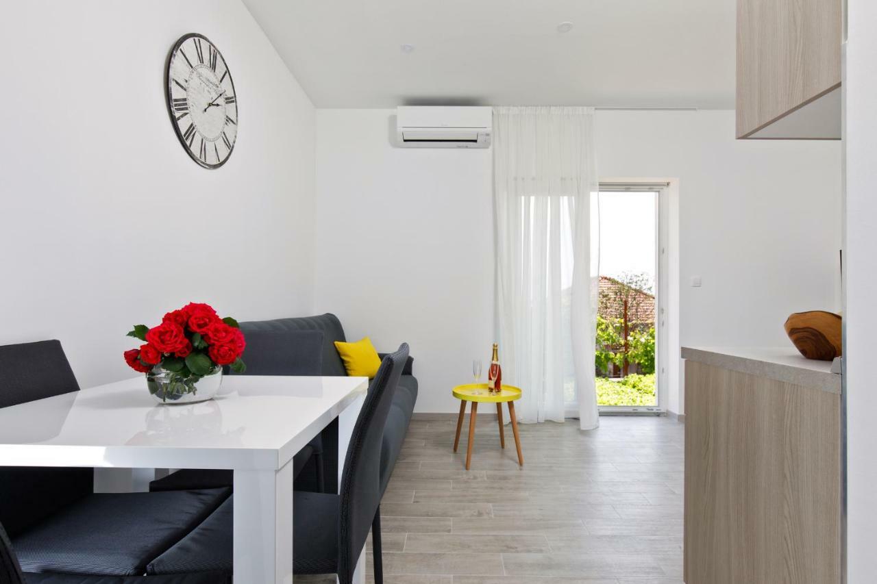 Apartments Lusani สปลิท ภายนอก รูปภาพ